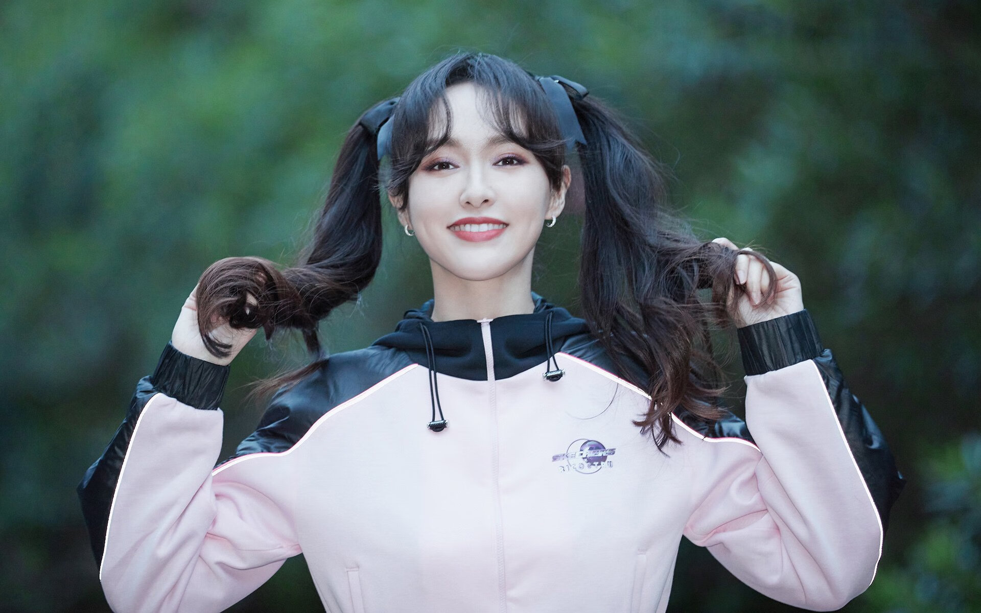 观众观赛体验区增设互动休闲空间，观众中心