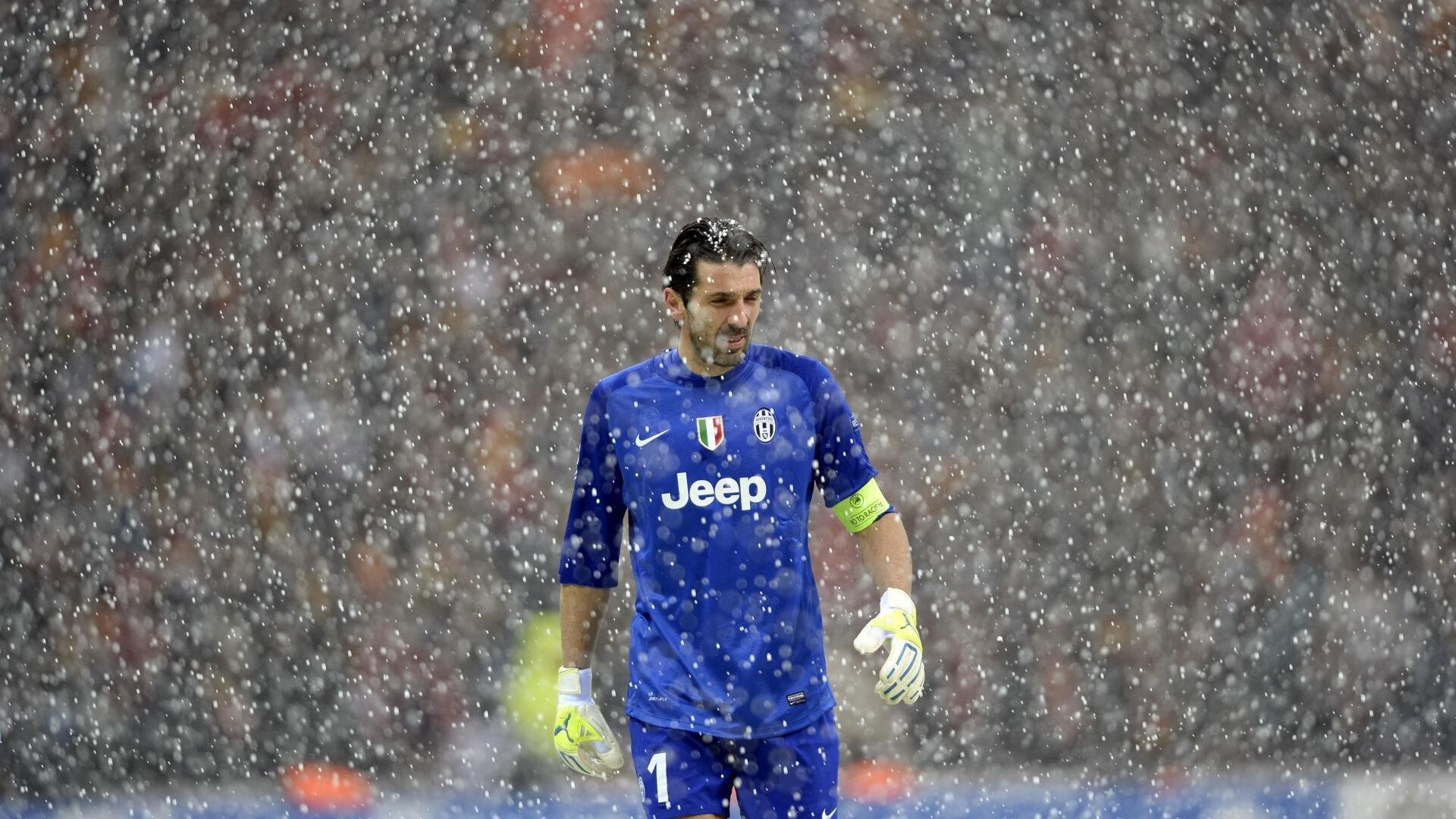 观众观赛体验区增设互动休闲空间，观众中心